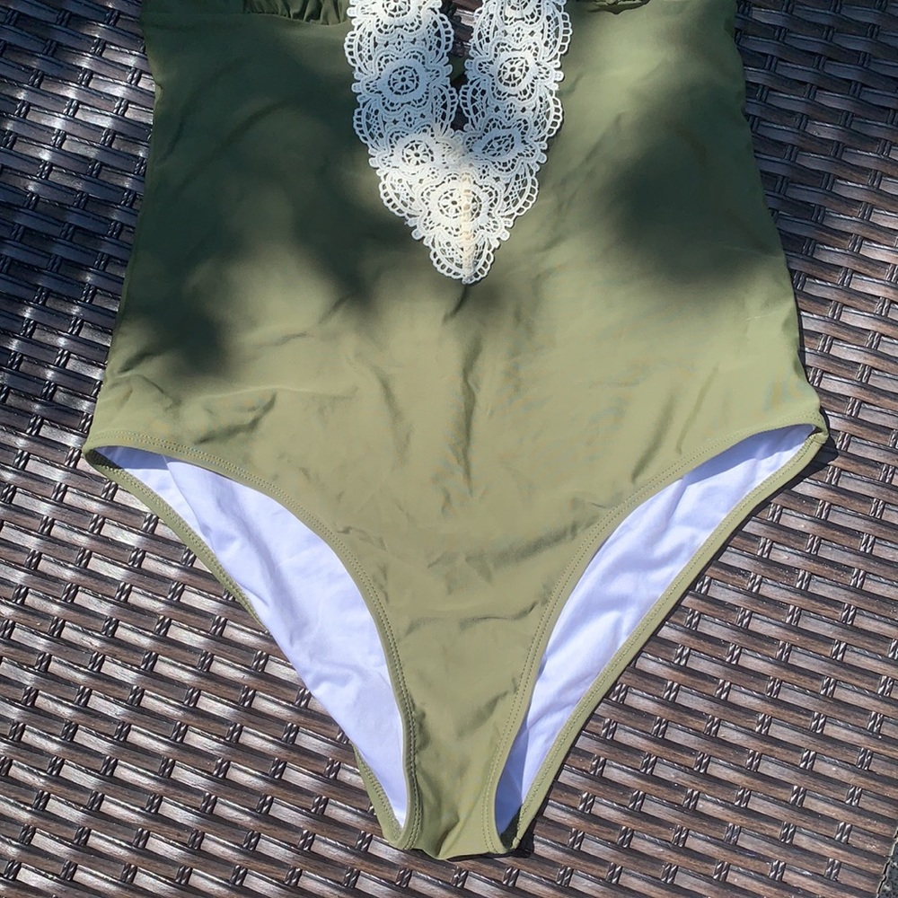 Swimsuit - Picture 3 of 7